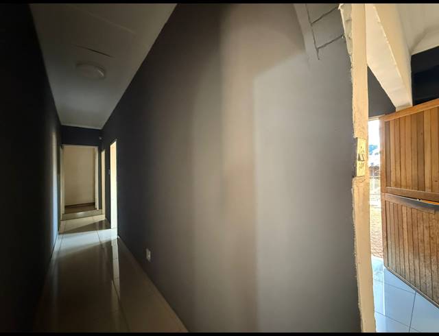 6 BEDROOM HOUSE FOR SALE IN SAFARI GARDENS